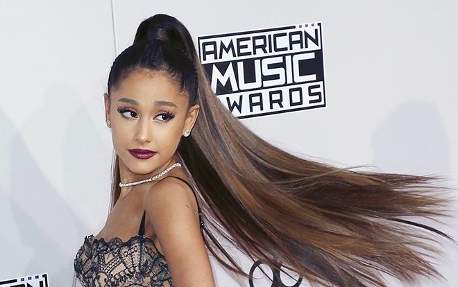 Học lỏm cách buộc tóc đuôi ngựa đẹp sang chảnh lại ăn gian chiều cao của Ariana Grande
