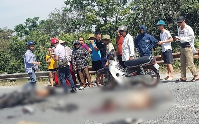 Đấu đầu ô tô tải, hai thanh niên đi xe máy tử vong thương tâm