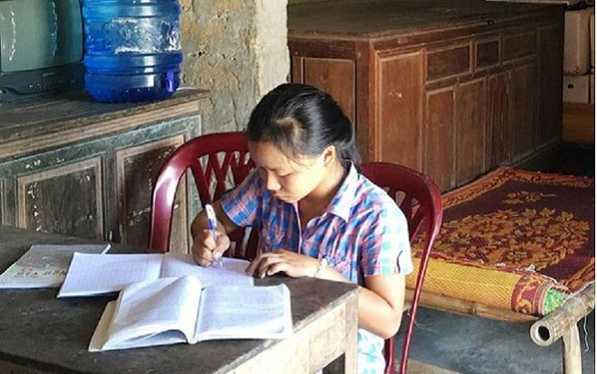 Vụ nữ sinh Quảng Bình quỳ gối bật khóc vì không biết lịch thi lại môn Văn: 'Chưa có hướng giải quyết cụ thể'