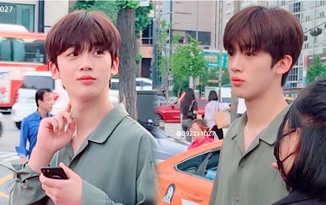 'Produce X 101': Trước khi tập 7 lên sóng tối nay, Kim Yo Han xuất hiện đẹp như hoa trên phố