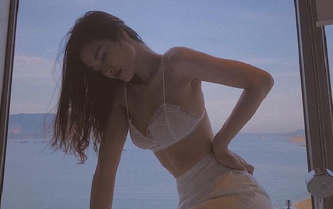 Nóng bỏng mắt với loạt ảnh mới của Đông Nhi