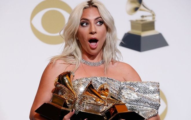 Fan tranh cãi nảy lửa chuyện Lady Gaga kéo dài chuỗi show diễn tại Las Vegas thêm 2 năm: Chị làm gì với sự nghiệp mới rực rỡ trở lại thế này?