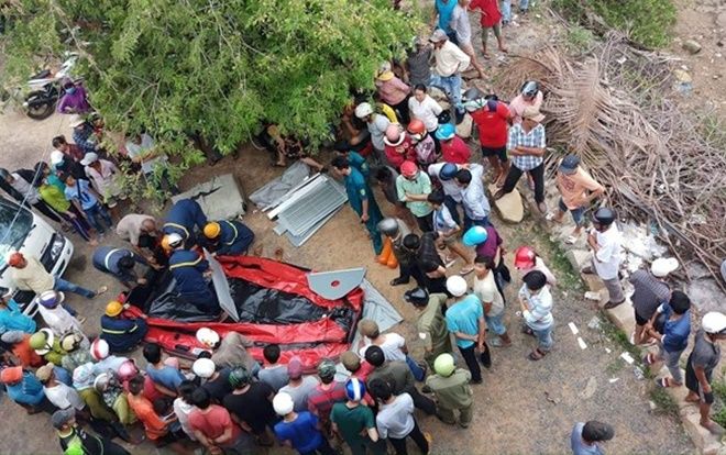 Mâu thuẫn khi chở bạn gái đi chơi, chàng trai bất ngờ nhảy cầu tự vẫn