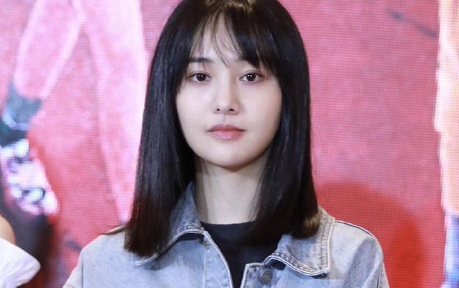 Trịnh Sảng liên tục khoe hình ảnh hạnh phúc với bạn trai khiến fan tức giận đòi rời khỏi fandom