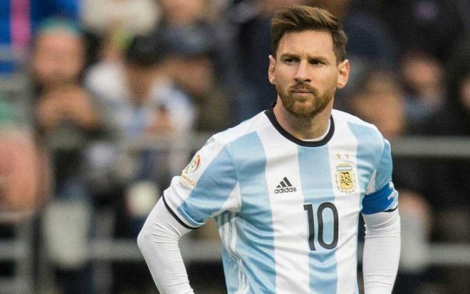 Thua thảm Colombia, Messi 'dạy dỗ' đồng đội ngay trong phòng thay đồ