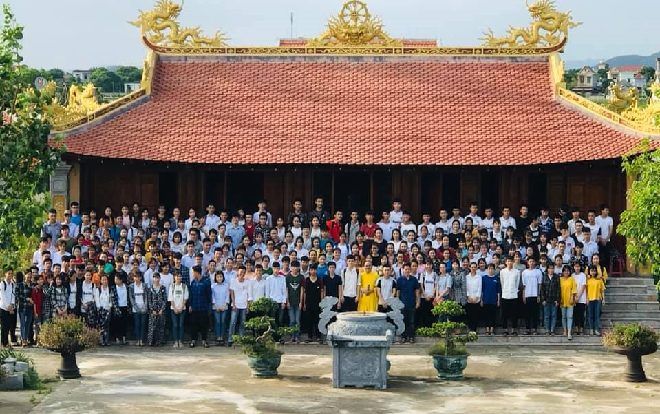 Tâm lý như giáo viên 'trường người ta', tổ chức cho gần 500 học sinh toàn khối lên chùa cầu may trước kỳ thi THPT Quốc gia