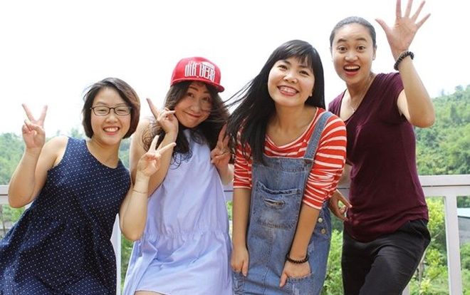 Tình tiết lôi cuốn với những câu thoại ý nghĩa về gia đình, ít ai biết 4 biên kịch của 'Về nhà đi con' khá trẻ nhưng đầy trải nghiệm sống