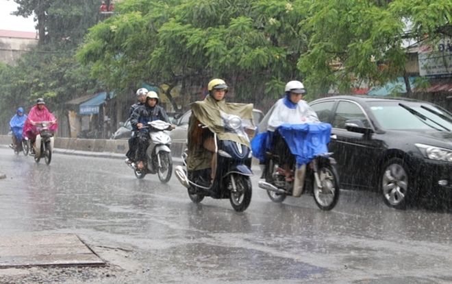 Bắc Bộ mưa lớn diện rộng, các tỉnh Trung Bộ nắng nóng gay gắt kéo dài