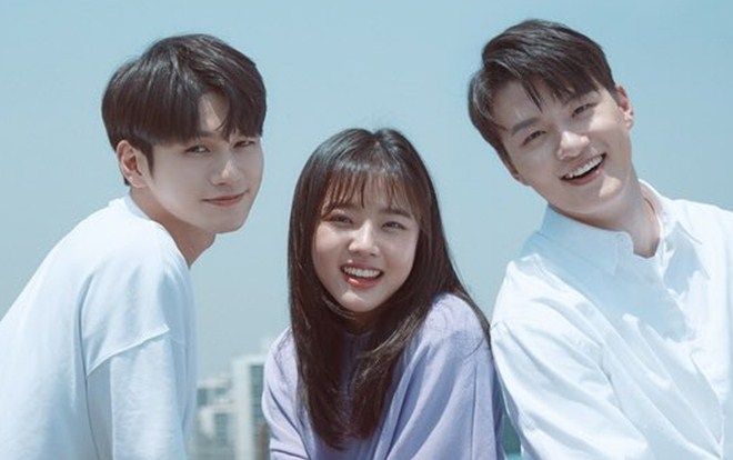 Ong Seong Woo (Wanna One), Kim Hyang Gi và Shin Seung Ho nở nụ cười tỏa nắng trong poster mới nhất của drama 'Moment of Eighteen'