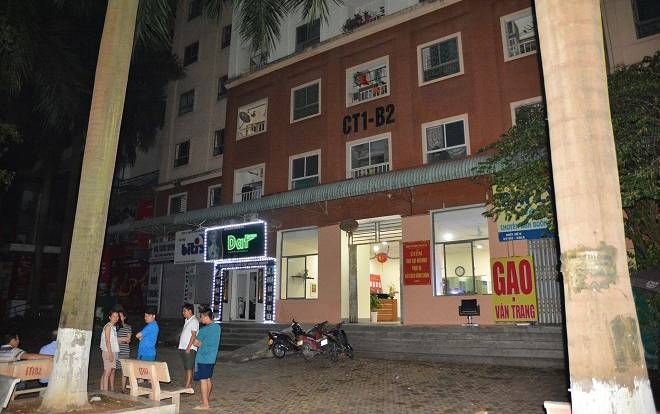 Bé gái 5 tuổi rơi từ chung cư ở khu đô thị Xa La xuống mái tôn tầng 2 nguy kịch