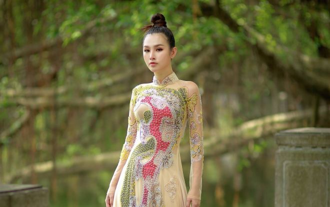 Không cần khoe thân bạo liệt, á hậu Thanh Trang vẫn 'đốn tim' khán giả khi diện áo dài kín đáo