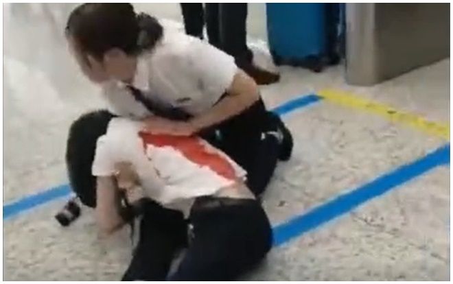 Bị lỡ tàu, hành khách rút dao đâm nhân viên nhà ga