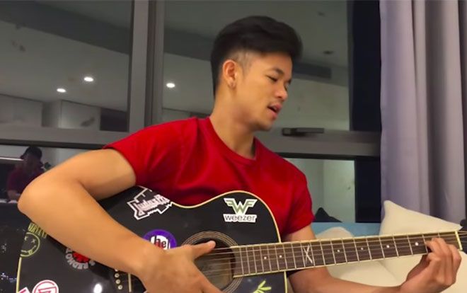 Clip: Trọng Hiếu trổ tài sáng tác ca khúc trên một hợp âm