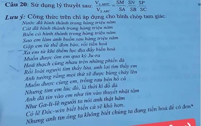 Thầy giáo dạy Toán bắt 'trend' cực nhanh, in cả lời bài hát mới nhất của Đen Vâu vào đề thi thử khiến học sinh thích thú vô cùng