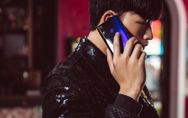 Xu hướng màu sắc gradient đang phủ sóng từ thời trang tới đồ công nghệ