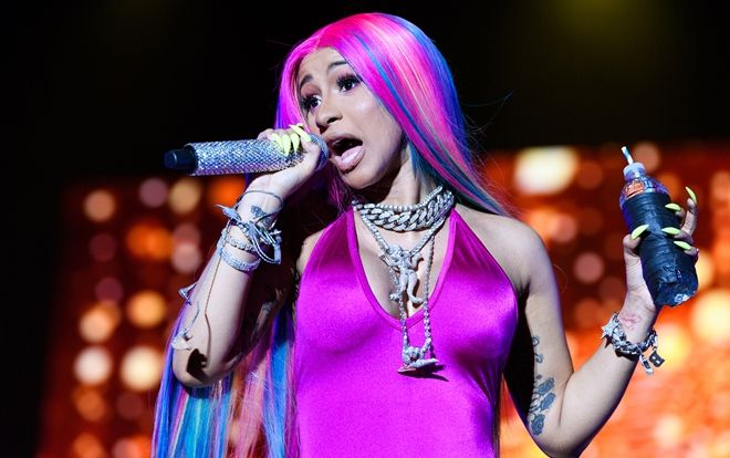 Cardi B ẵm giải 'Nhạc sĩ của năm', cư dân mạng 'xỉa xói': 'Cô ta biết viết nhạc à?'