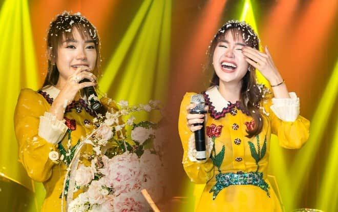 Minh Hằng khóc hết nước mắt trong buổi sinh nhật, khởi động dự án 10 năm hoạt động