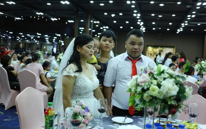 Đám cưới trong mơ của cặp vợ chồng mù loà: 'Chưa bao giờ nhìn thấy nhau nhưng tôi cảm nhận được tình yêu của nhau'