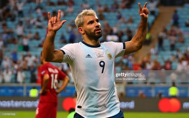 Aguero toả sáng, Argentina đánh bại nhà vô địch châu Á