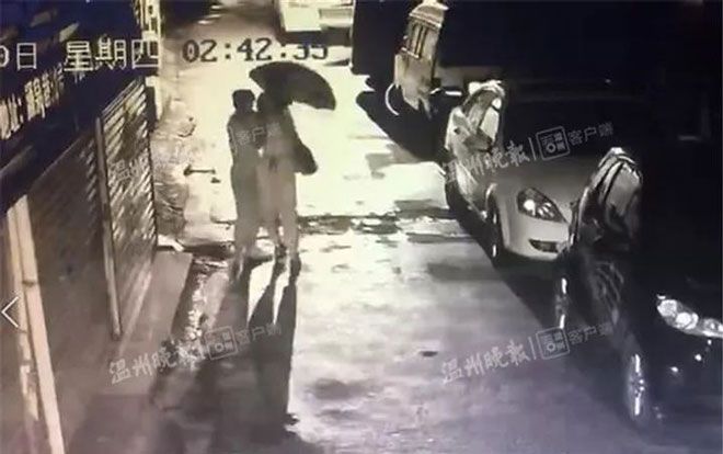 Bị tên côn đồ kéo vào hẻm nhỏ lúc đêm tối, cô gái thoát nạn nhờ câu nói này