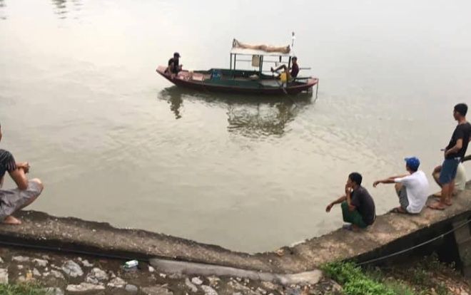 Lật thuyền cá, bà cùng cháu nhỏ 8 tuổi mất tích trong đêm