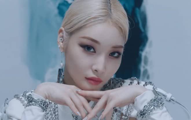Chungha comeback với MV 'Snapping': Mê hoặc và nóng bỏng đến nghẹt thở
