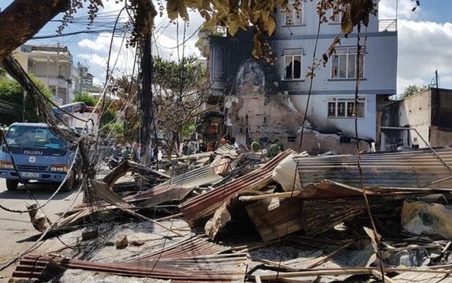 Chợ ở Lâm Đồng cháy lớn trong đêm, 12 ki-ốt cùng toàn bộ tài sản bị thiêu rụi