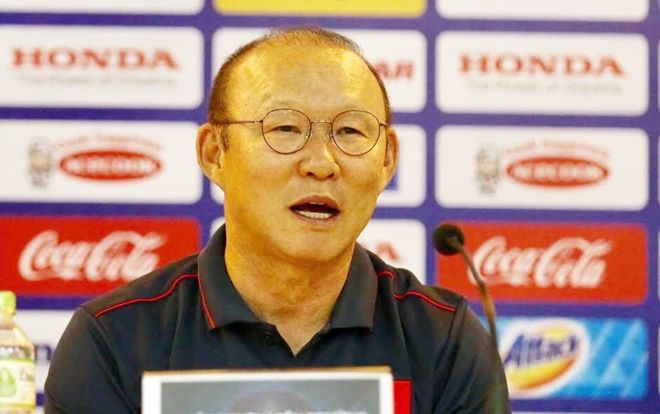 Từ chuyện lương của HLV Park: VFF trả tiền… kỳ lạ thế này, sao mơ World Cup!