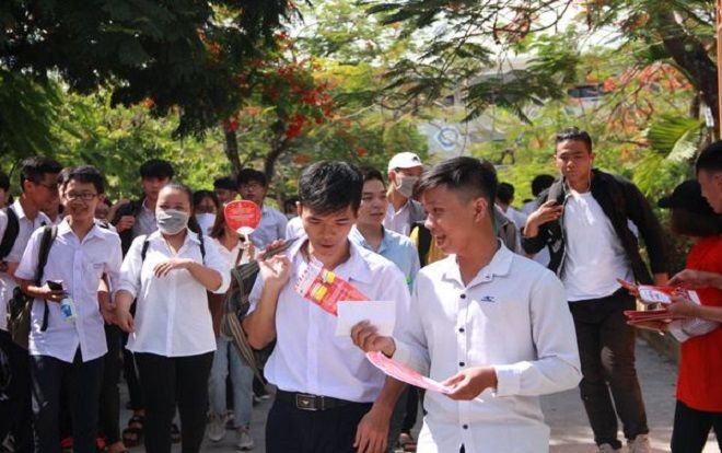 Muôn kiểu phản ứng của cộng đồng mạng khi tác phẩm ‘Ai đã đặt tên cho dòng sông’ xuất hiện trong đề thi Ngữ Văn