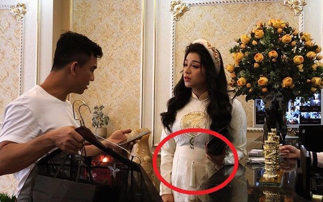 SỐC: Bạn gái Bùi Tiến Dũng lộ bụng to tướng trong lễ ăn hỏi, liệu có 'cưới chạy bầu'?