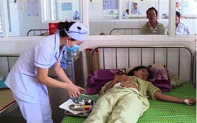 Mâu thuẫn vặt, nữ sinh lớp 12 bị bạn đâm trước ngày thi THPT quốc gia