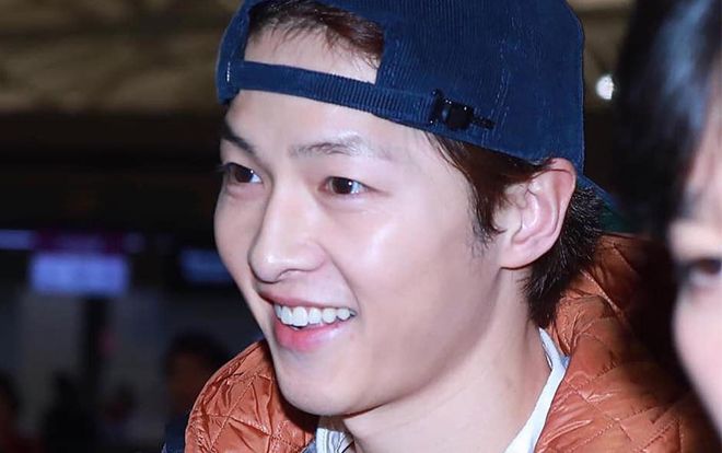 Song Joong Ki vẫn an nhiên đi xem ca nhạc vào ngày đệ đơn ly hôn Song Hye Kyo?