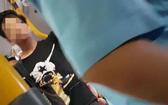 Xác minh nam thanh niên ‘tự sướng’ sau hai cô gái trên xe buýt