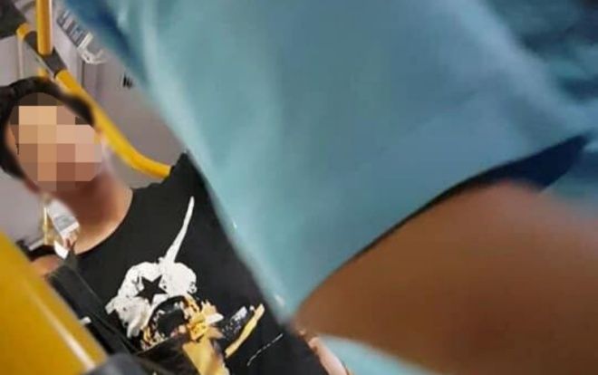 Phạt 200 nghìn đồng nam thanh niên ‘tự sướng’ sau cô gái trên xe buýt