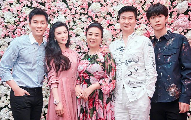 Phạm Băng Băng và Lý Thần phải giữ kín chuyện chia tay, xem như không có gì trước mặt bố mẹ hai bên