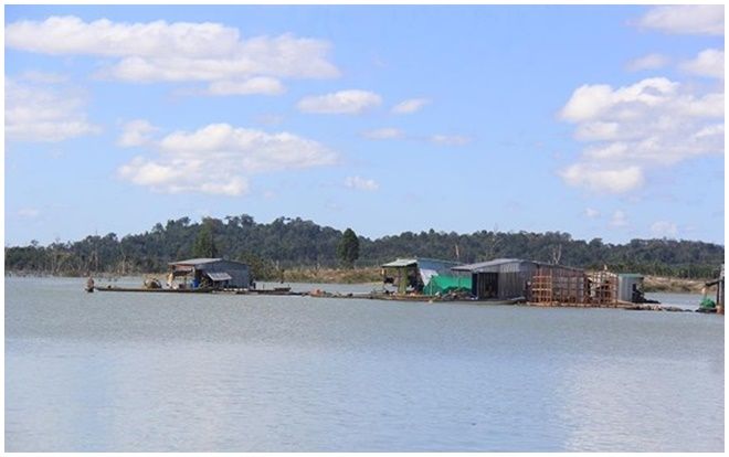 Lật phà chở xe gỗ, một người thiệt mạng ở Kon Tum