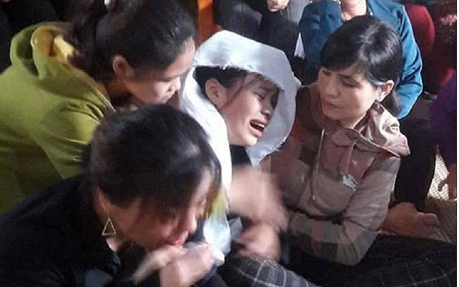 Rơi nước mắt với bài thơ 'Về đi bố ơi' của cô giáo Hà Tĩnh gửi gắm cô học trò nhỏ phải chịu mất mát quá lớn ngay dịp thi THPT Quốc gia