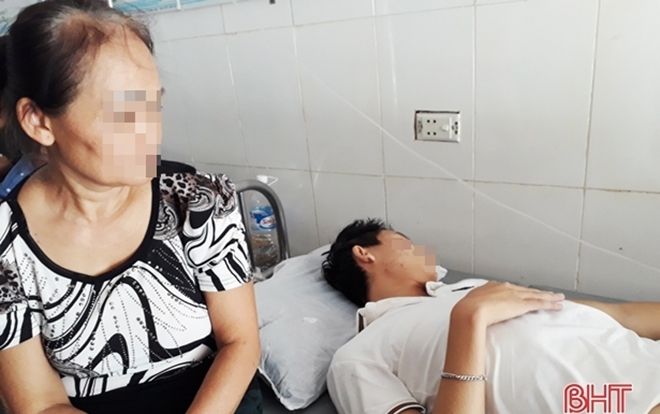 Nam sinh ở Hà Tĩnh bỏ lỡ môn thi cuối của kỳ thi THPT Quốc gia vì tai biến mạch máu não phải nhập viện cấp cứu