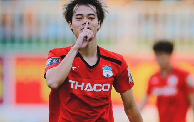 CLIP: Văn Toàn ghi bàn đẳng cấp, sửa sai cho sao U23 Việt Nam