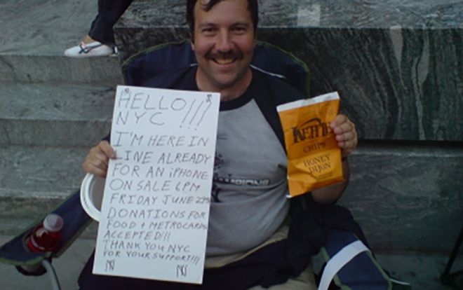 Hỏi xoáy đáp xoay: Ai là người đầu tiên mua iPhone trên thế giới?