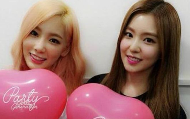 Xuất hiện thêm cặp 'chị em' Kpop giống nhau như 2 giọt nước: Taeyeon (SNSD) và Irene (Red Velvet)