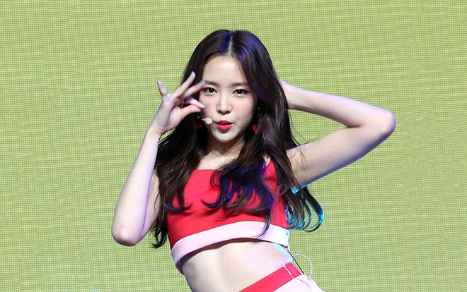'Nữ hoàng legging' - Naeun (A Pink) 'rầu rĩ' vì vòng hai ngày càng nhỏ đi
