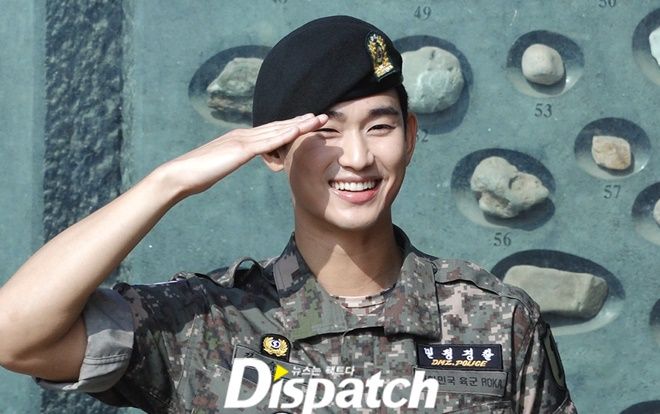 Kim Soo Hyun rạng rỡ xuất ngũ, chia sẻ cảm xúc và dự án phim sắp tới