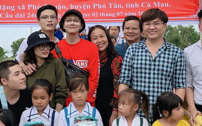 'Tấm lòng vàng' của Đại Nghĩa - Duy Khánh được bà con Cà Mau ấm áp đón nhận