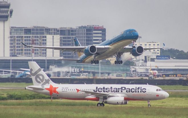 Huỷ nhiều chuyến bay do ảnh hưởng của cơn bão số 2