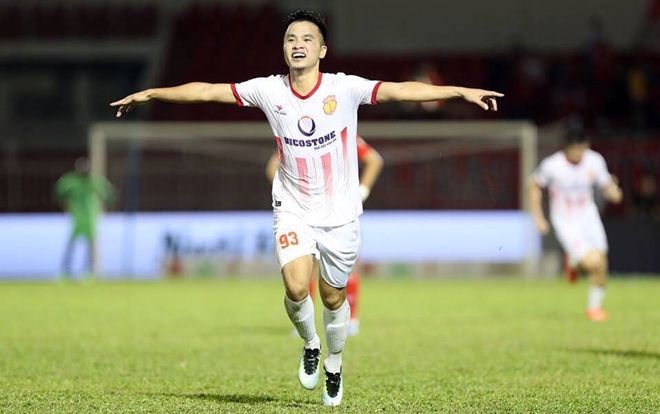 Chiêm ngưỡng siêu phẩm xé lưới CLB Hà Nội của cầu thủ Nam Định