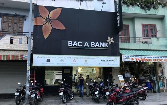 Nam thanh niên nghi dùng súng cướp Ngân hàng Bắc Á ở Sài Gòn
