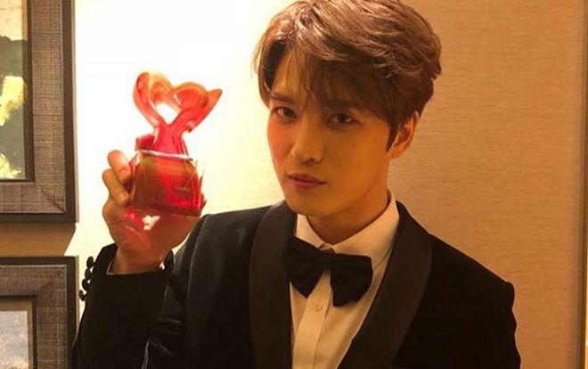 Jae Joong khóc nức nở sau khi gặp 1 fan khiếm thị