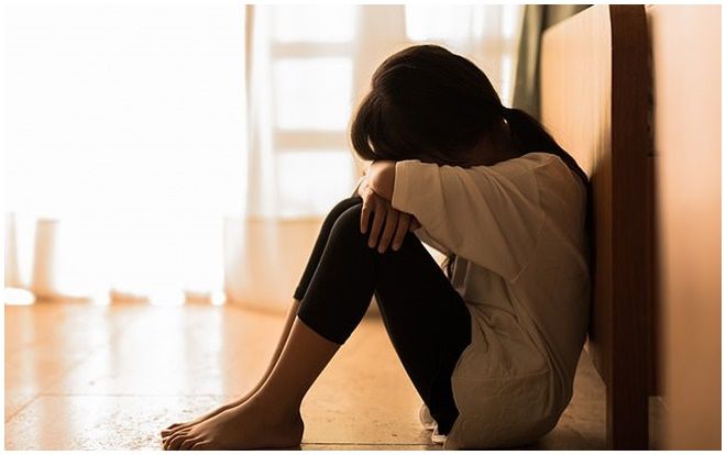 Bé gái 13 tuổi bị hai anh ruột cưỡng hiếp tới sinh con