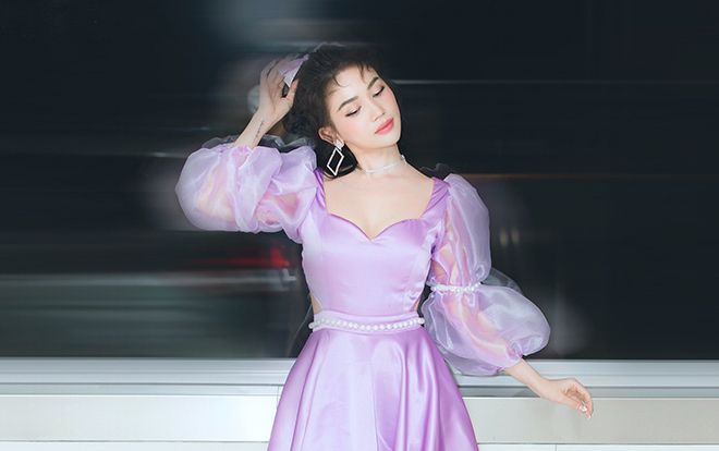 'Qủa bom gợi cảm Vbiz' Sĩ Thanh lại bùng nổ với tạo hình búp bê mặc váy siêu ngắn